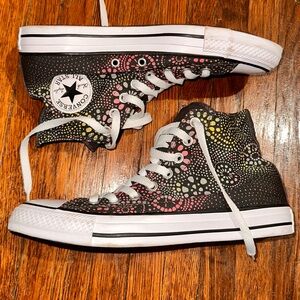 Women’s 9 Chuck Taylor High Top Converse Sneakers Rainbow Floral Black